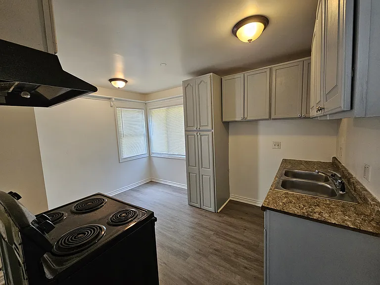 1517 Helen St — Photo 7
