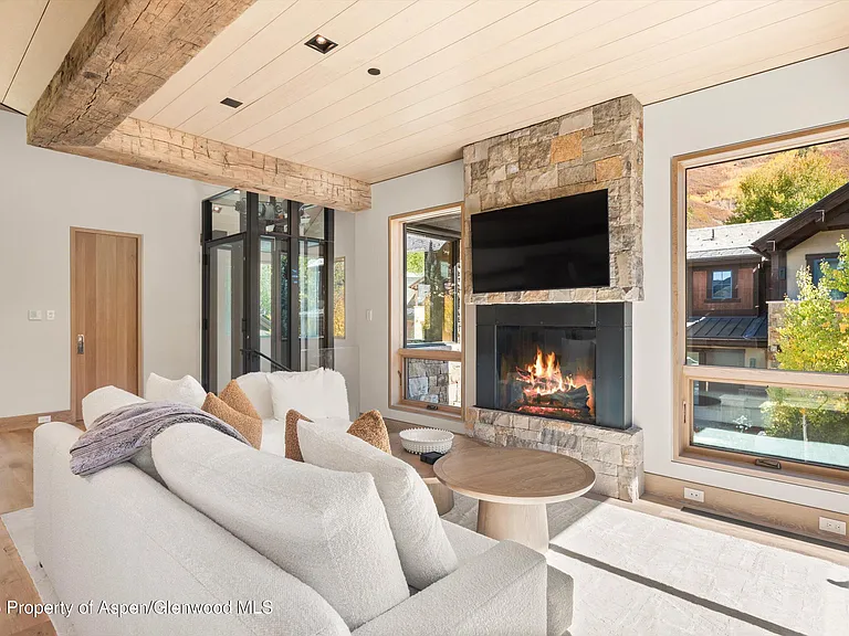 543 Walnut St #B — Photo 7