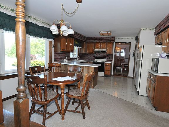 Eat-in Kitchen