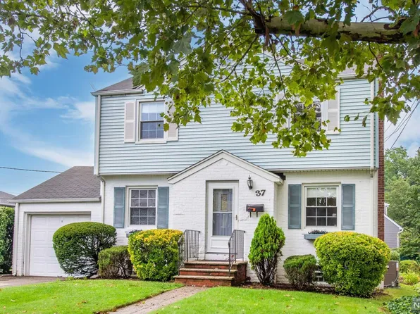 37 Stelling Ave, Maywood, NJ 07607