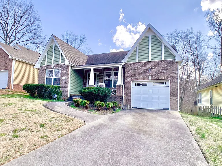 1016 Sunset Dr — Photo 3