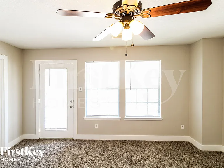 19419 Green Chase Ln — Photo 11