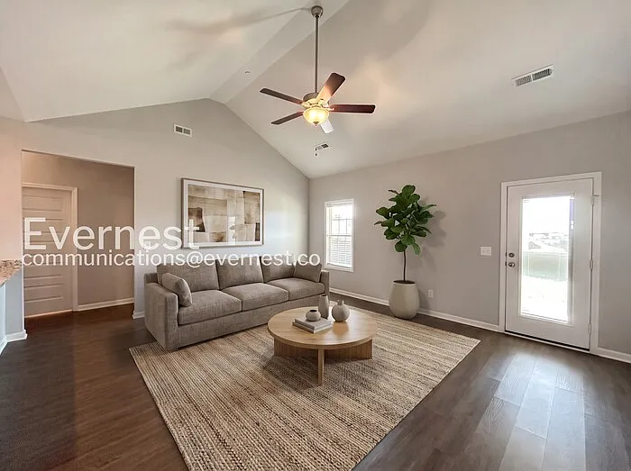3 bed, 2.0 bath, 1705 sqft, $2,195 — Photo 3