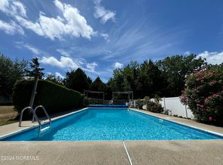 371 Suburban Dr, Toms River, NJ