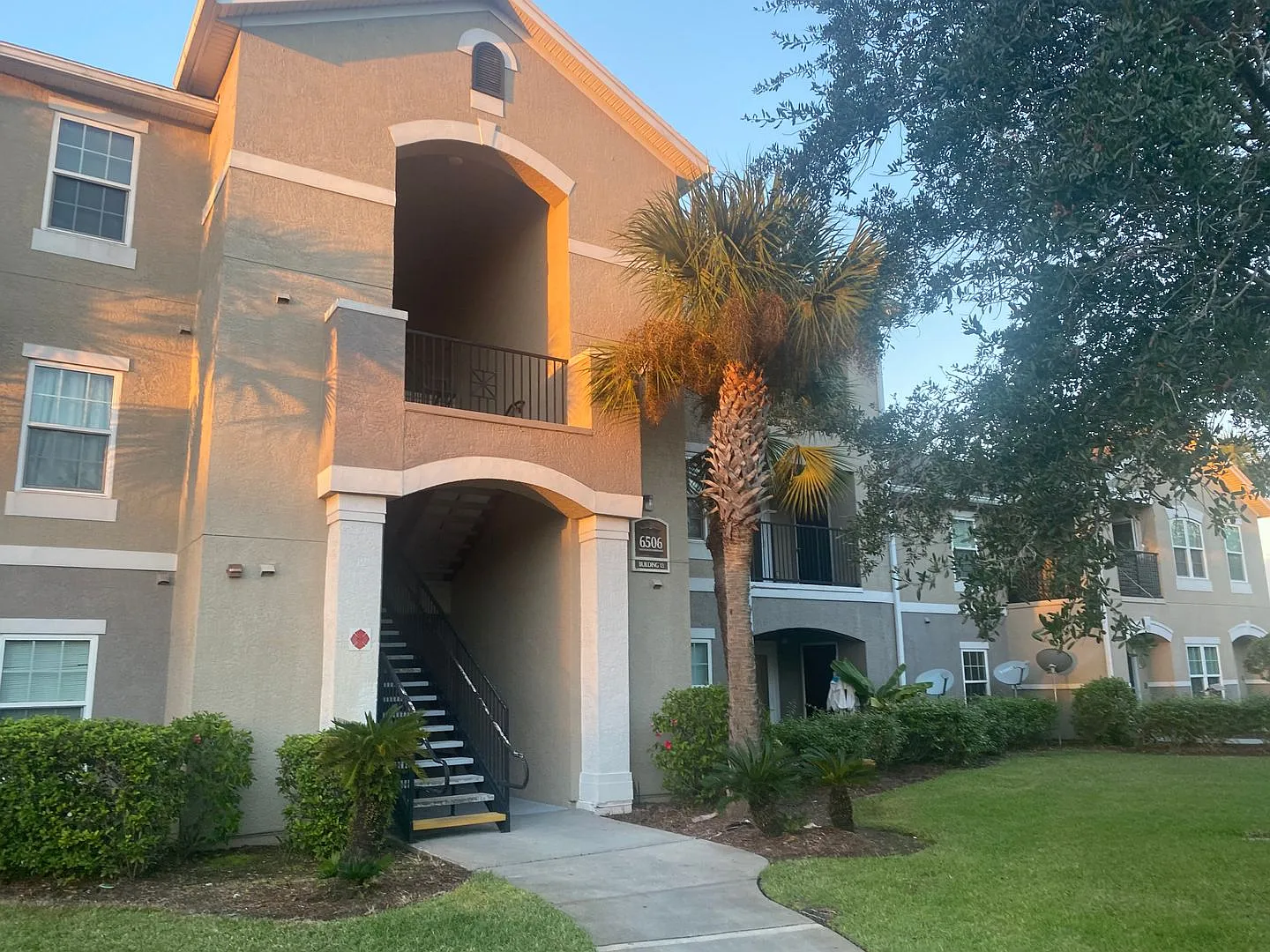 Spacious 1 bedroom, 1 bathroom unit in Courtney Landing — Photo 1