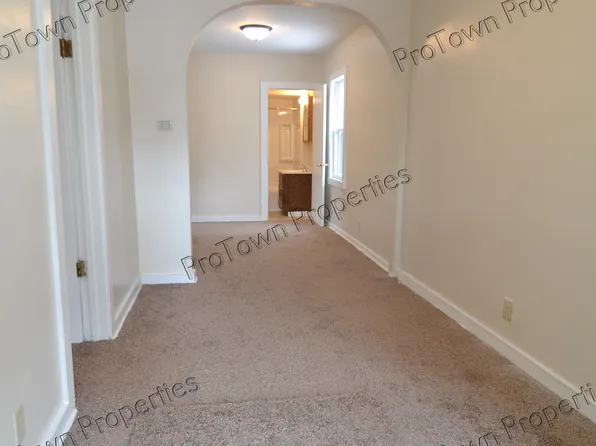 1 bed, 1.0 bath, 650 sqft, $1,095, 209-211 Hyde Park Ave #209, Joliet, IL 60436