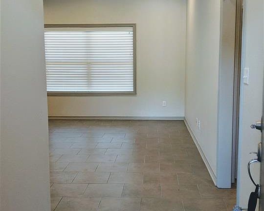 4th image of 5835 Deauville St