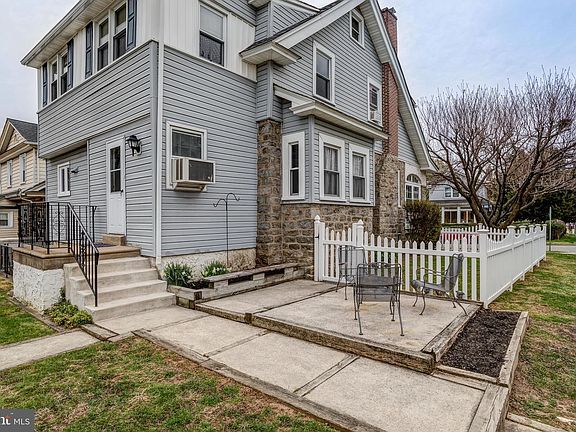 3rd image of 4035 Bonsall Ave