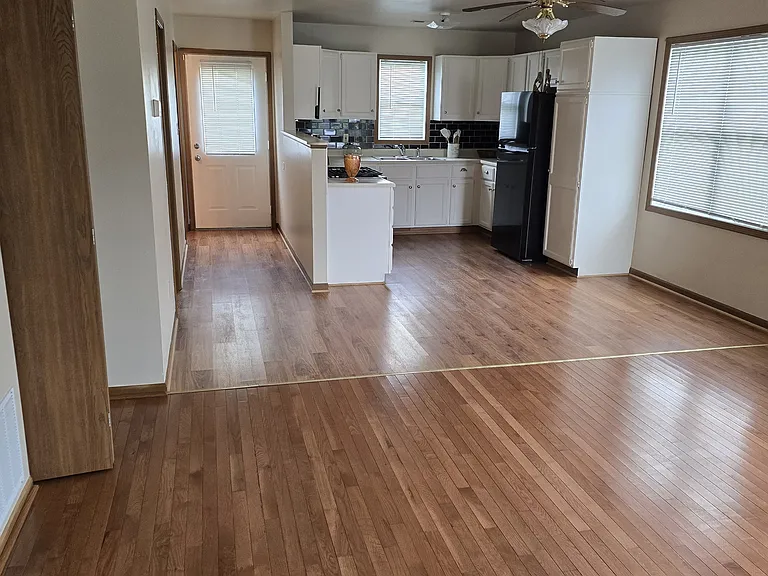 910 N Wheeler St — Photo 2