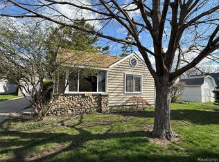 315 E Cowan Ave, Madison Heights, MI 48071