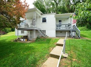 32 Maple St, Ellsworth Boro, PA 15331