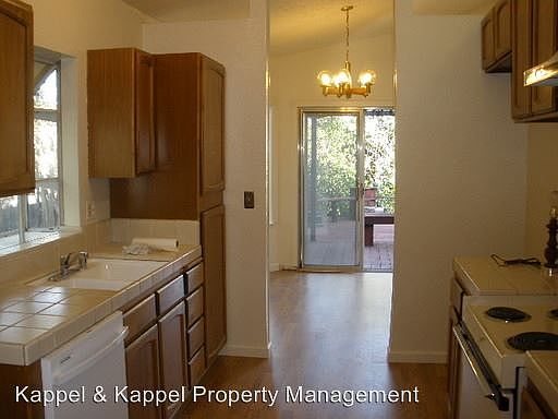 5th image of 872 Scottsdale Dr