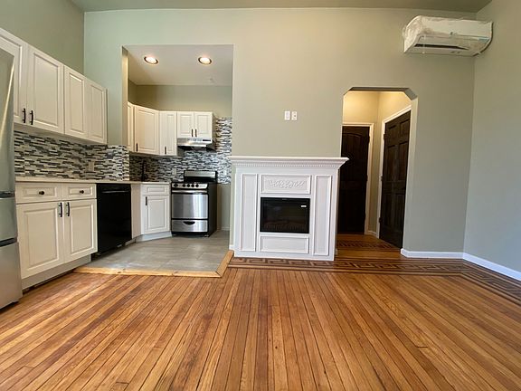 3rd image of 155 Beacon Hill Dr APT 1