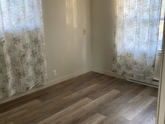 3rd image of 10 Mountain View Dr