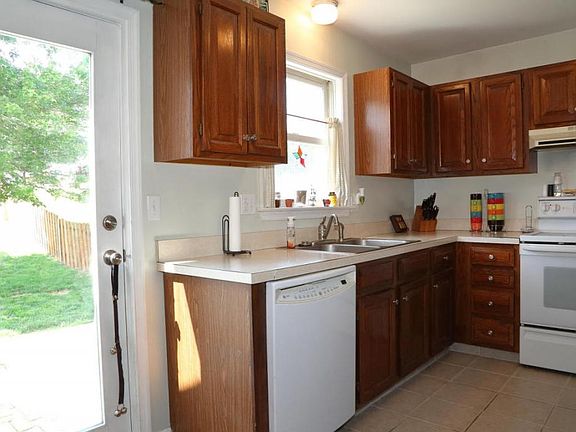 5th image of 242 Heatherwood Dr
