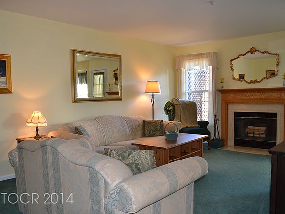 5th image of 883 Somerset Ct