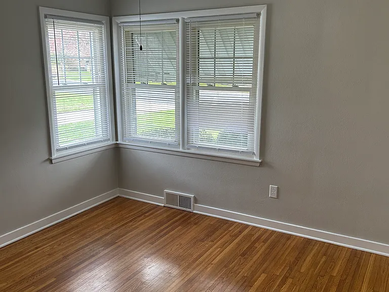 2nd BEDROOM WITH CORNER WINDOW AND CEILING FAN & BLINDS