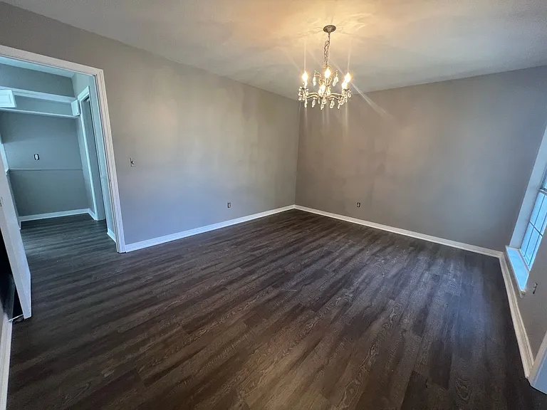 1140 Homewood Dr — Photo 2