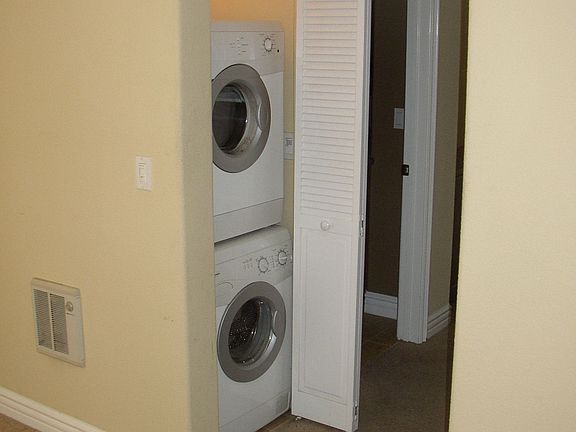 laundry w/washer, dryer