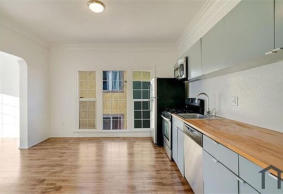 4th image of 132 S Mountain View Ave #132