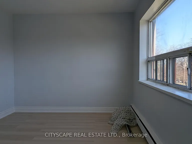 296 Saguenay Ave #11 — Photo 20