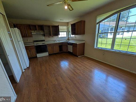 2nd image of 53 Deep Hollow Ln N