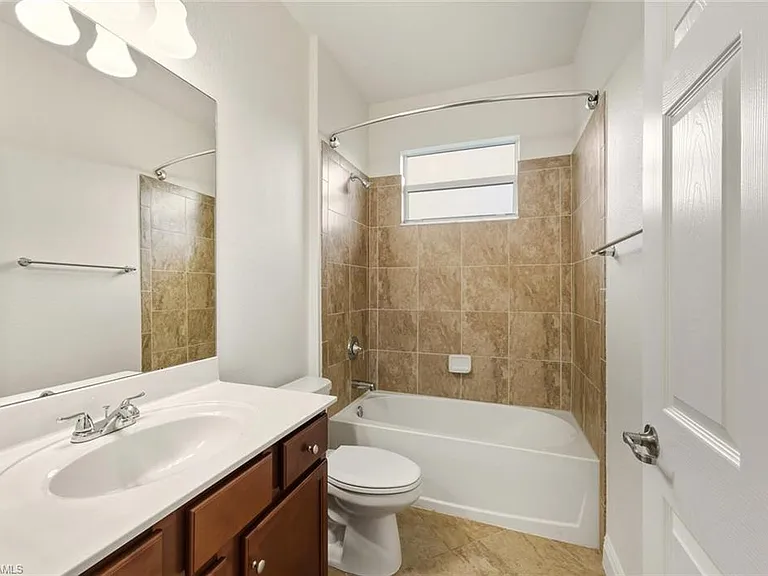 2080 Wellington St — Photo 16