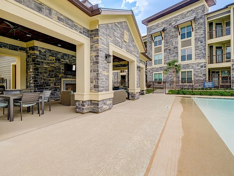 13802 Napoli Dr — Photo 32