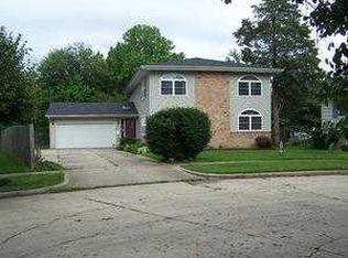 2180 N Summit Ct, Decatur, IL 62526