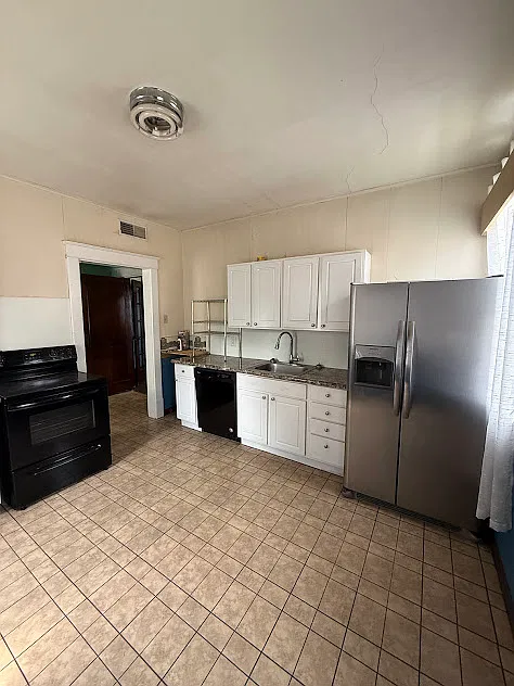 5 bed, 2384 sqft, $2,495 — Photo 3