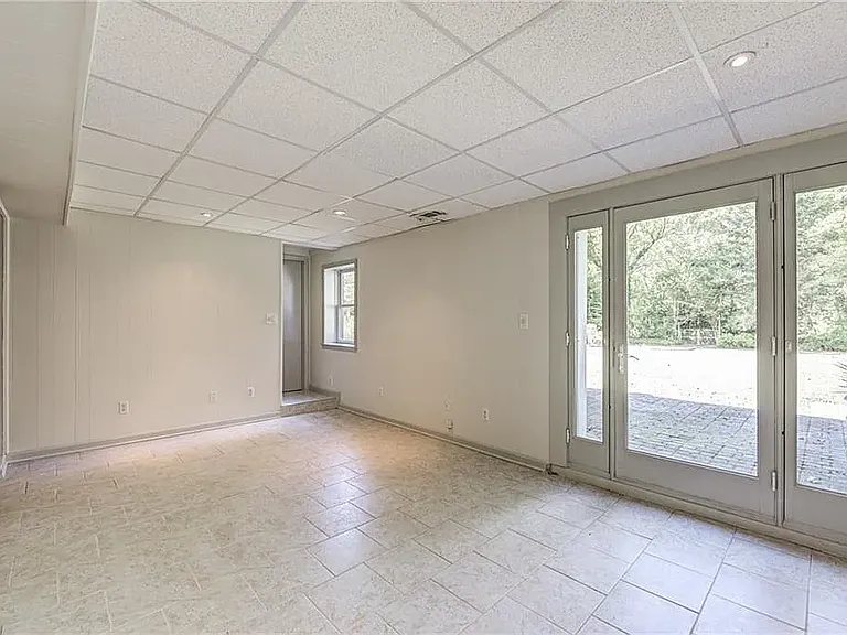 2340 Burch Cir — Photo 20