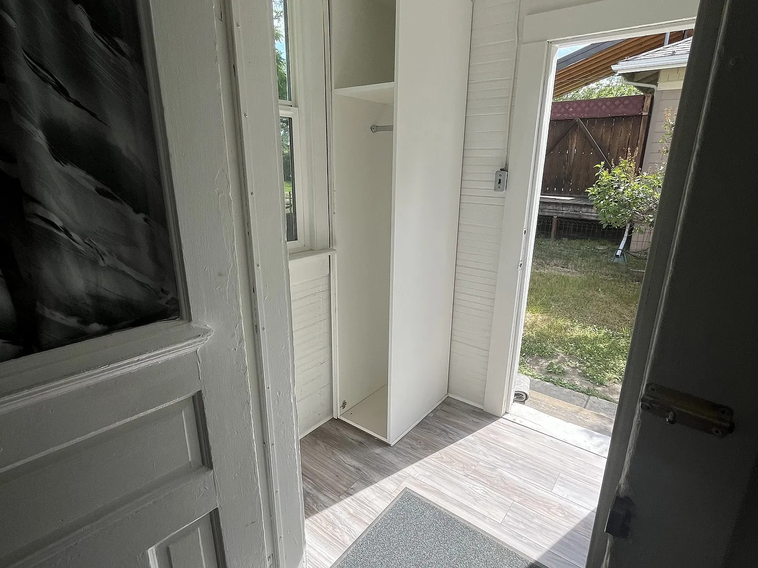 2 bed, 1.0 bath, $1,200 — Photo 3