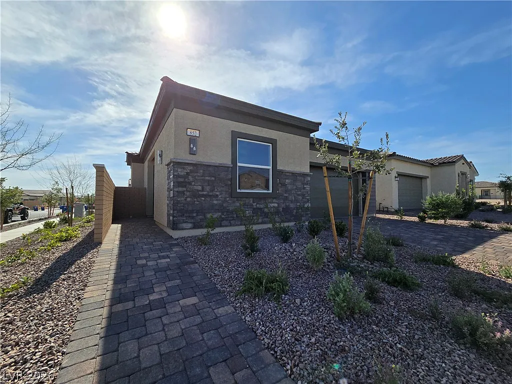 3 bed, 2.5 bath, 1831 sqft, $2,500 — Photo 3