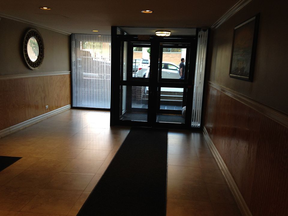 2nd image of 8720 175th St Ste 3