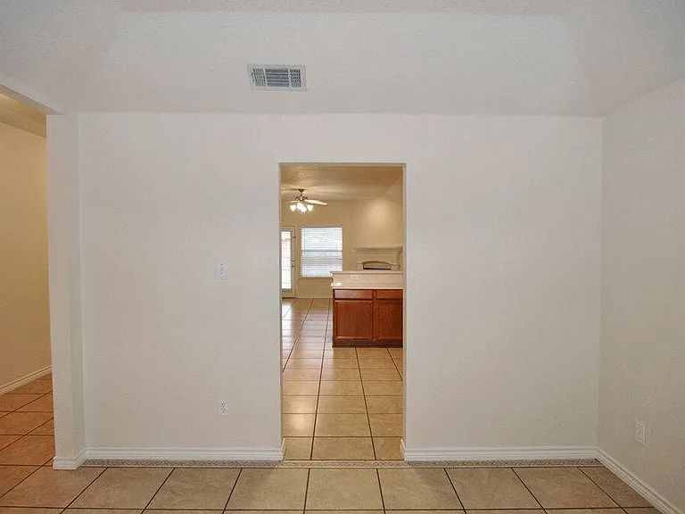 5324 Mirage Dr — Photo 4