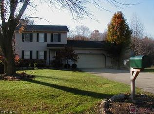 1644 Rosalyn Dr, Mineral Ridge, OH 44440
