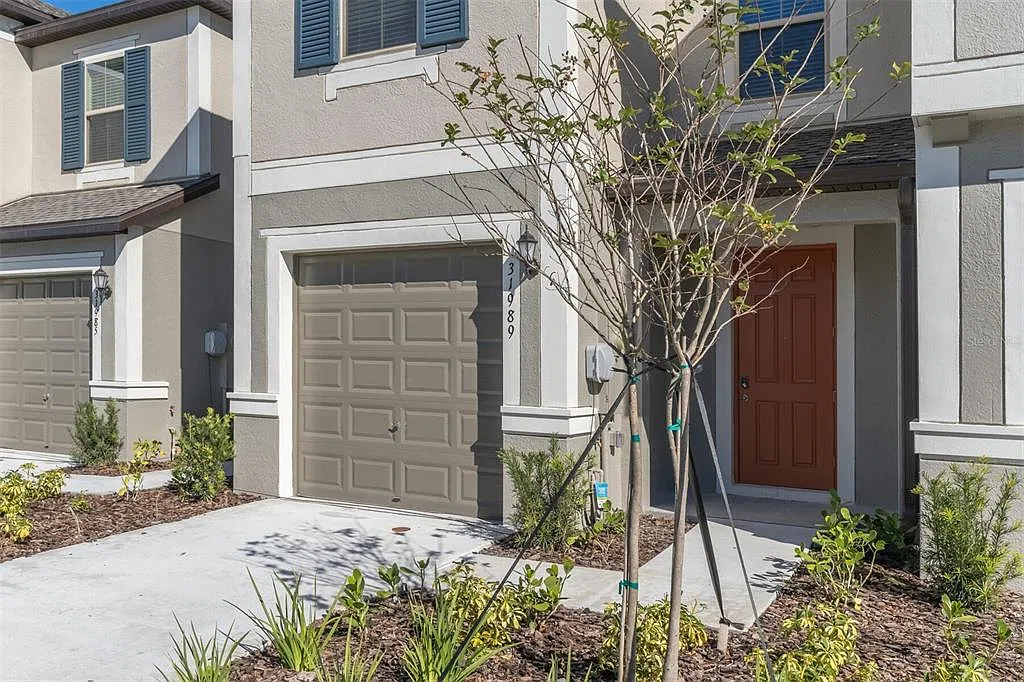 3 bed, 2.5 bath, 1760 sqft, $2,300 — Photo 3
