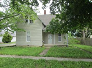 332 Locust St, Carrollton, IL 62016