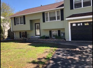 19 Syracuse Rd, Nashua, NH 03064