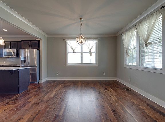 5th image of 1510-A Montgomery Ave