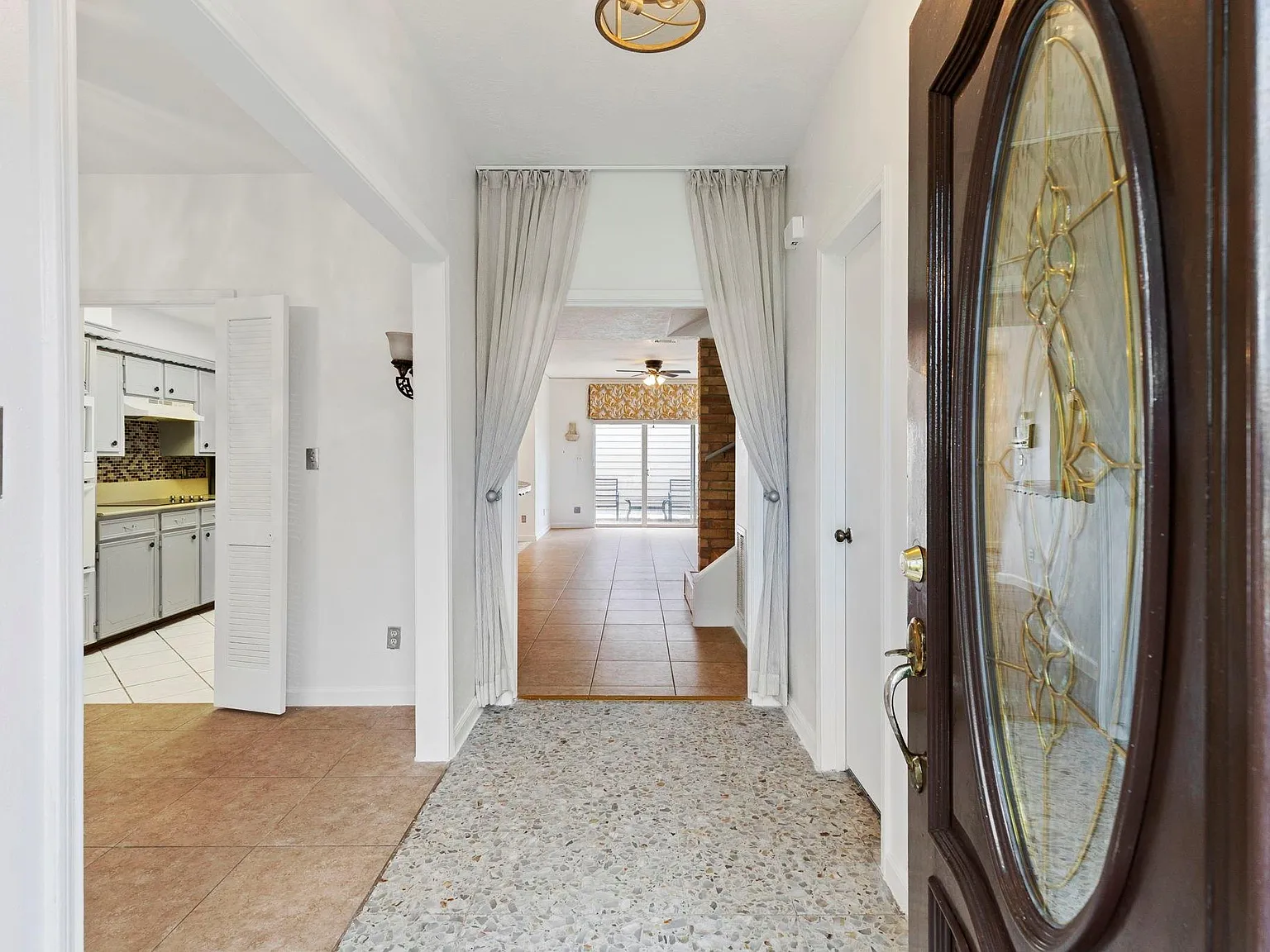 3 bed, 2.5 bath, 1840 sqft, $2,000 — Photo 3