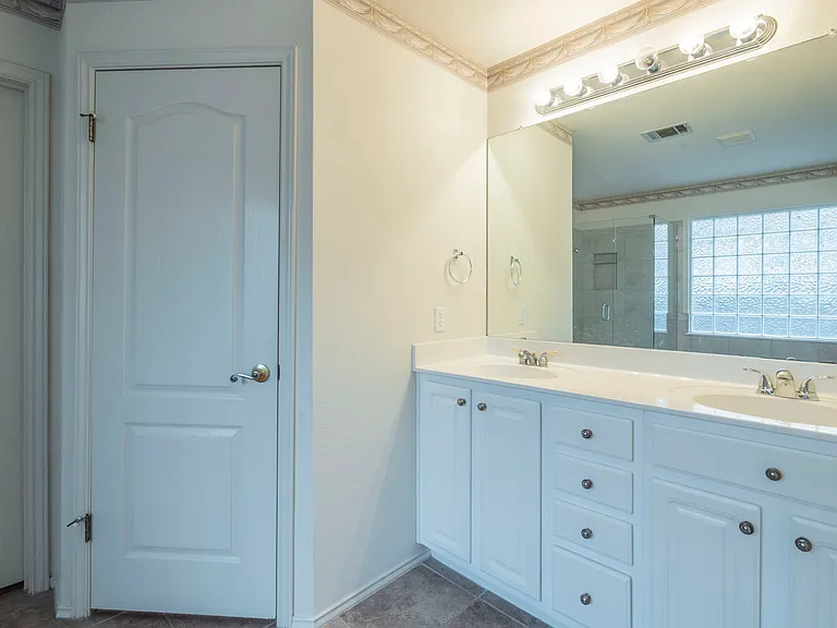 2811 Hannah Kay Ln — Photo 7