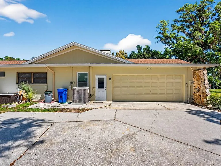 2111 Paddock Cir — Photo 24