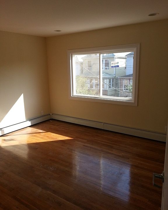 2nd image of 839X E 232 St