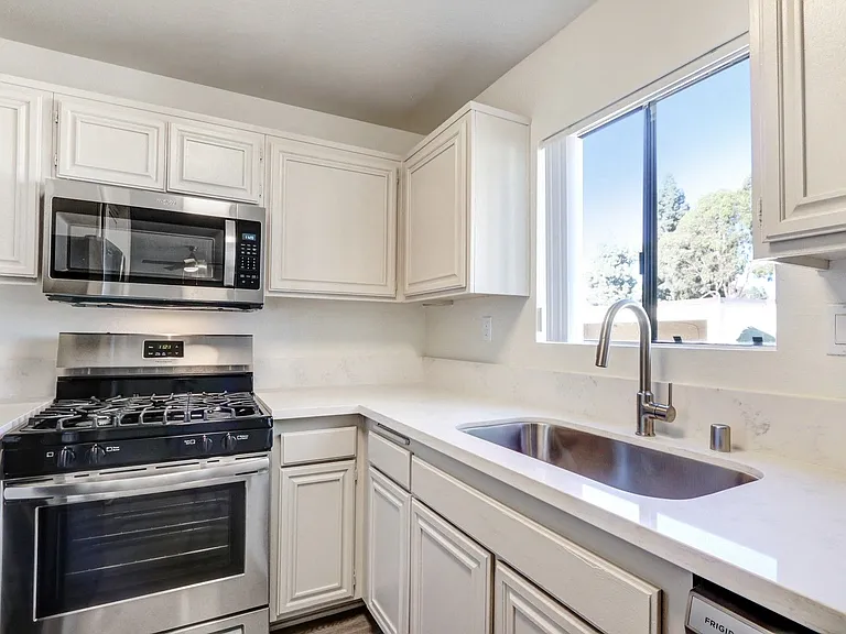 11325 Morrison St — Photo 111