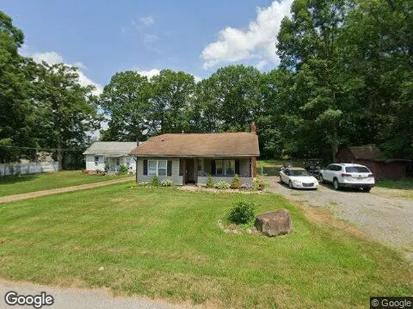 16714 Oakwood Dr, Lake Milton, OH 44429