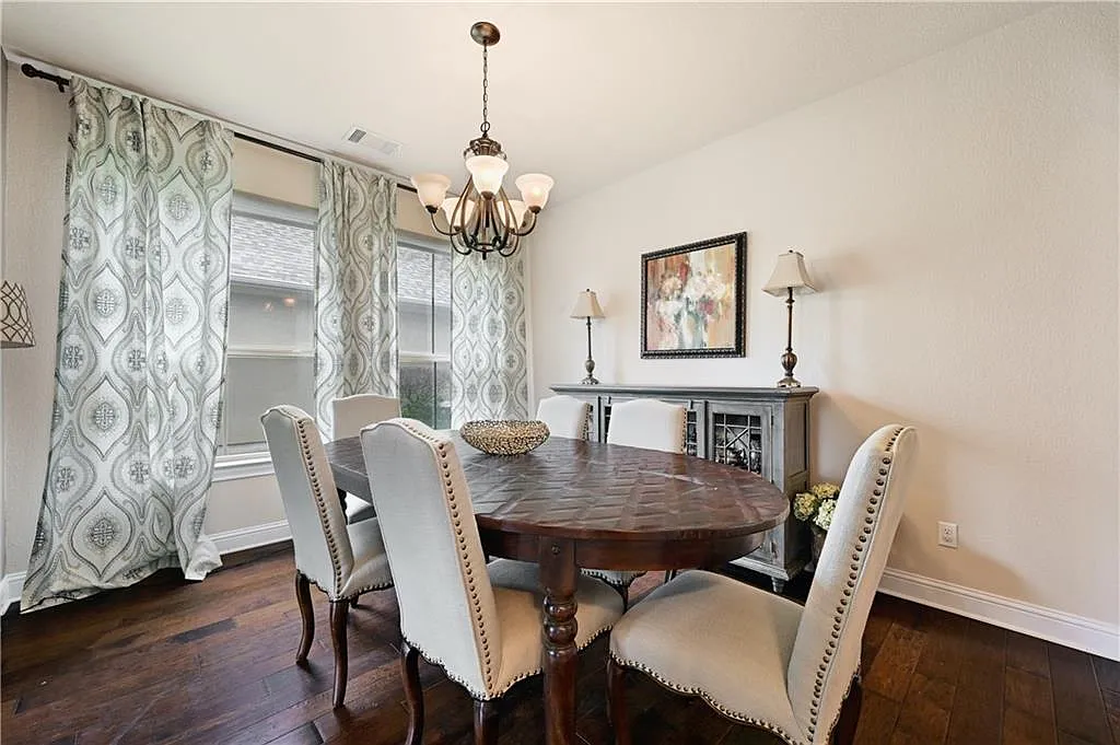 5 bed, 4.0 bath, 3407 sqft, $3,900 — Photo 4