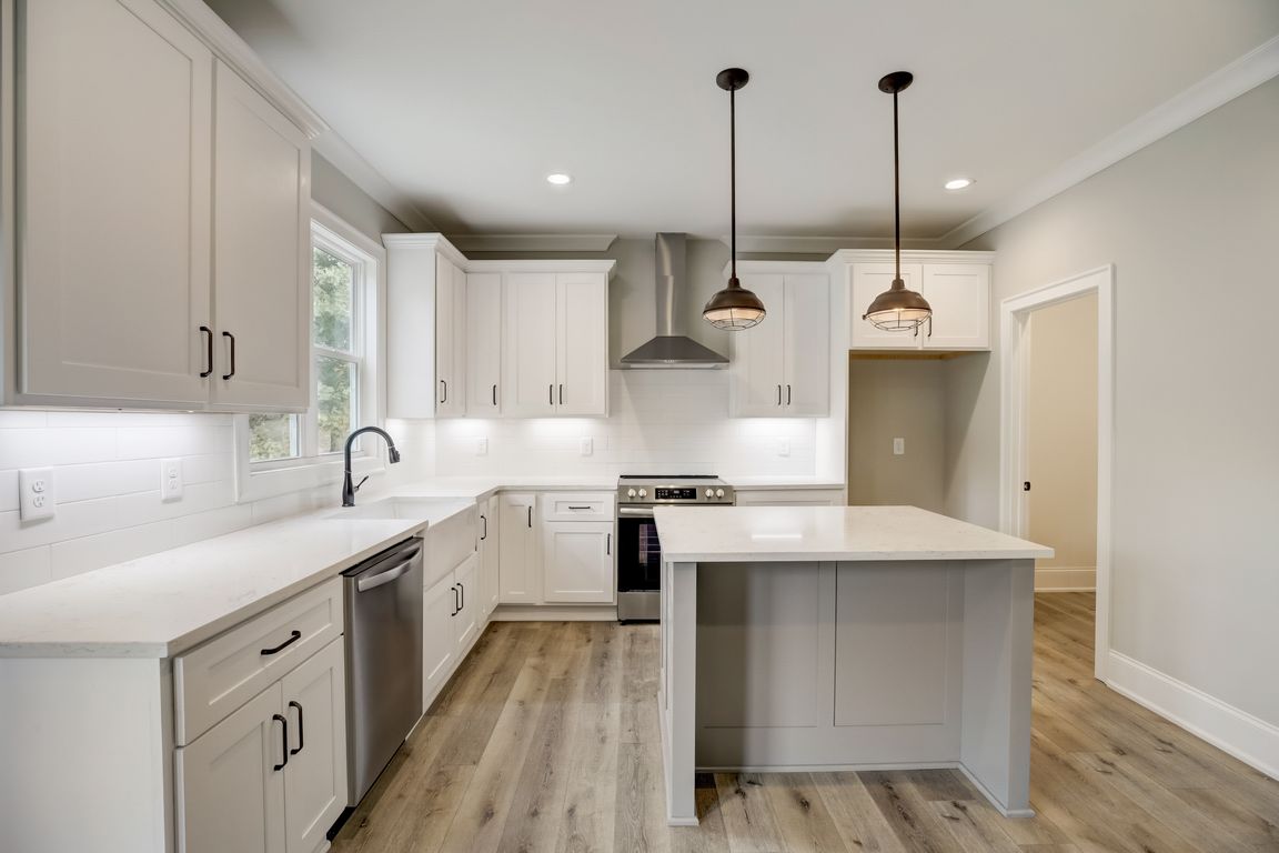 Blandwood Dr-011