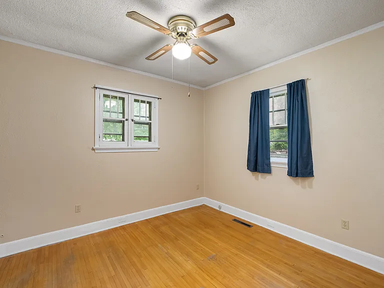 2205 University Ave — Photo 9