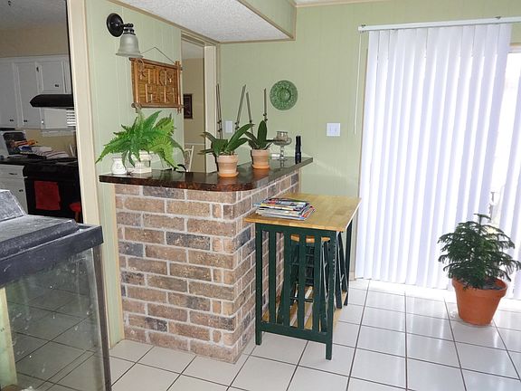 Family Room ( 2 of 5 )